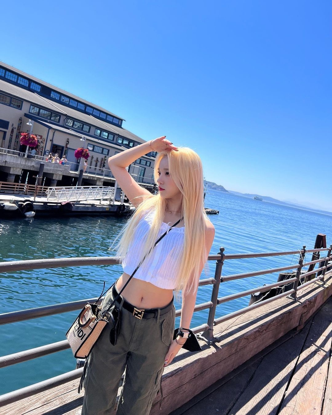 우기 크롭탑 폼 미쳤다👑💕​ 이미지