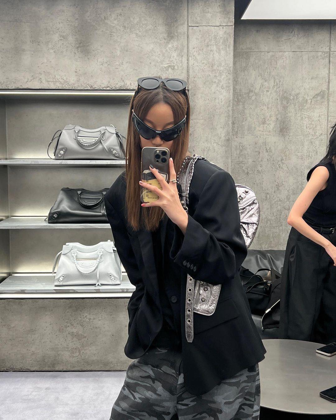 요즘 MZ가 쓴다는 선글라스 폼😎 이미지