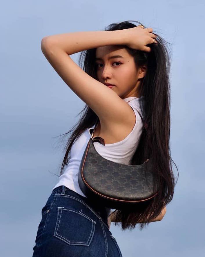 어깨에 착붙 @셀린느 아바백🤎👜 이미지3