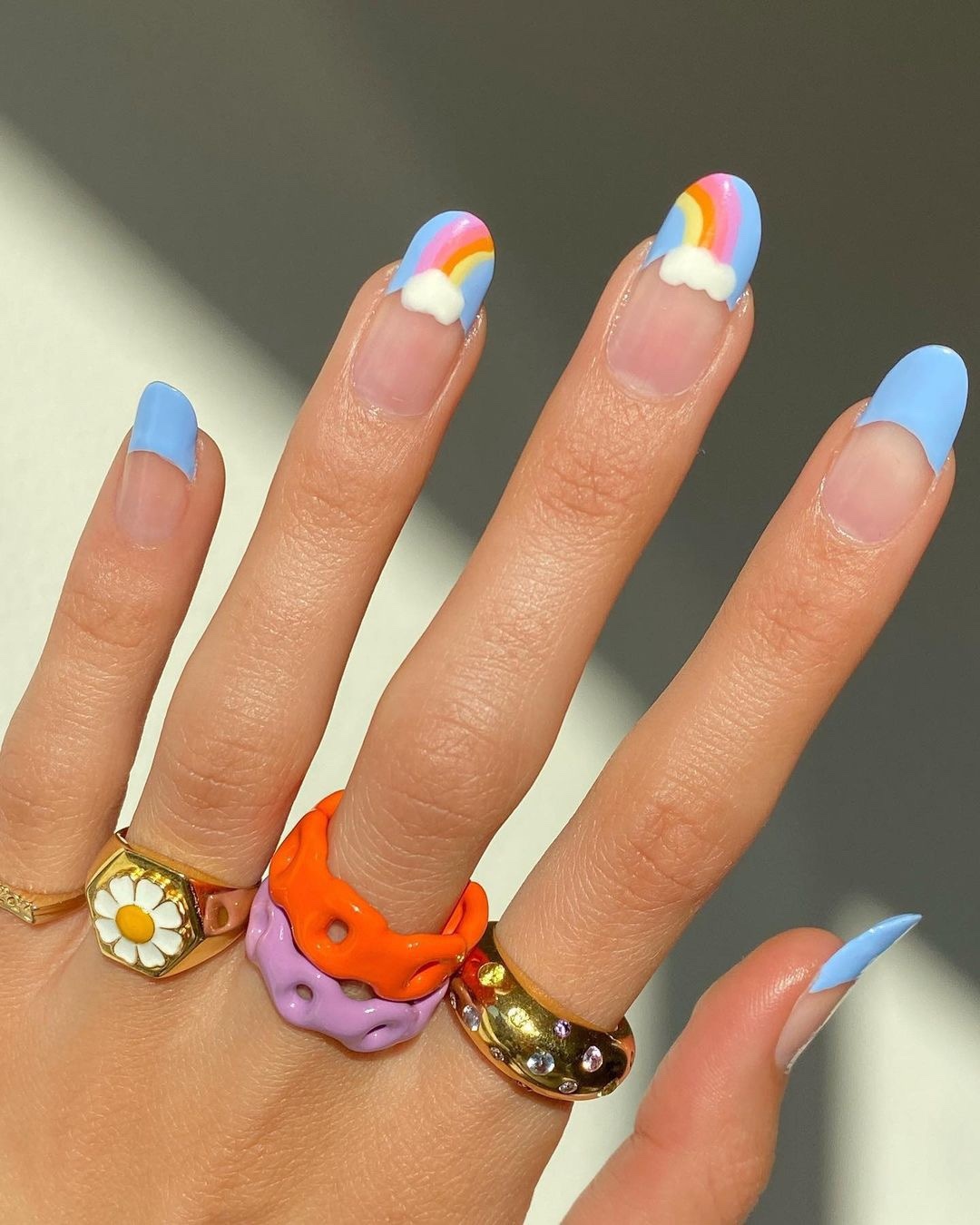 키치함이 더해진 프렌치네일🎀💅​ 이미지