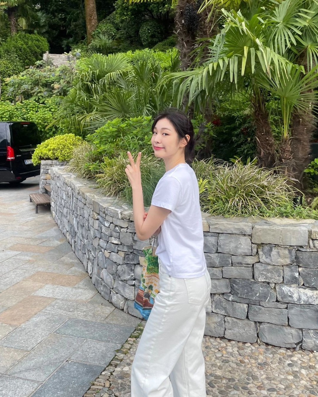 흰바지는 반팔컬러로 포인트❤️🤍​ 이미지