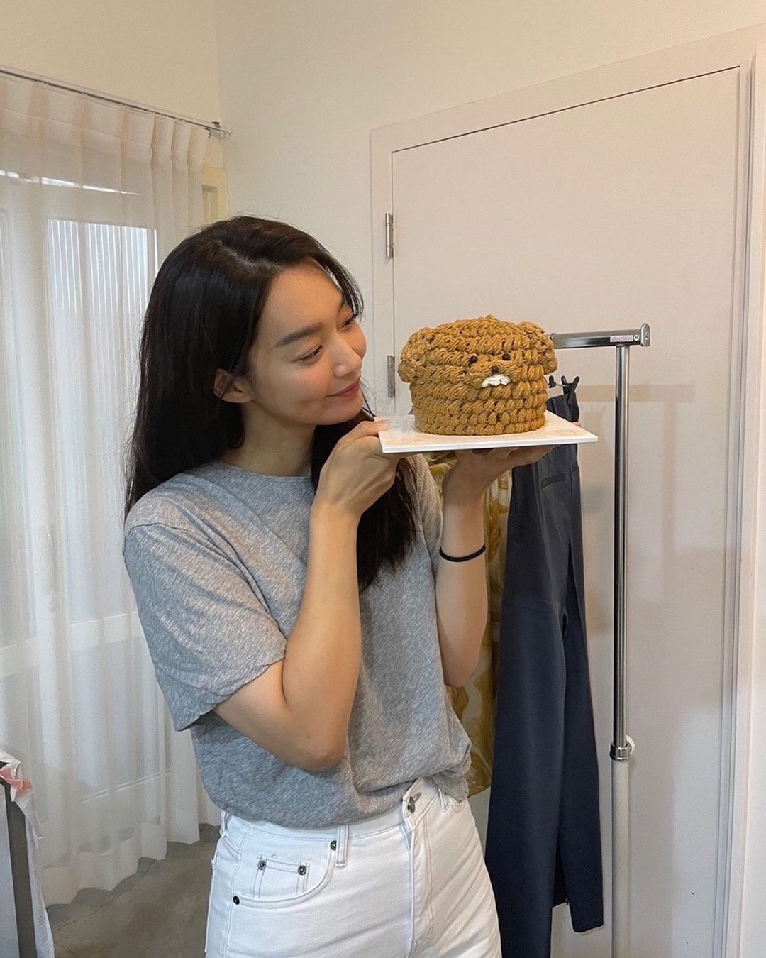 흰바지는 반팔컬러로 포인트❤️🤍​ 이미지