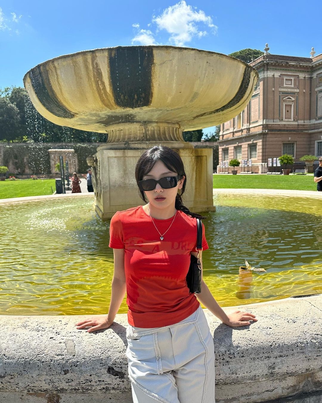 흰바지는 반팔컬러로 포인트❤️🤍​ 이미지
