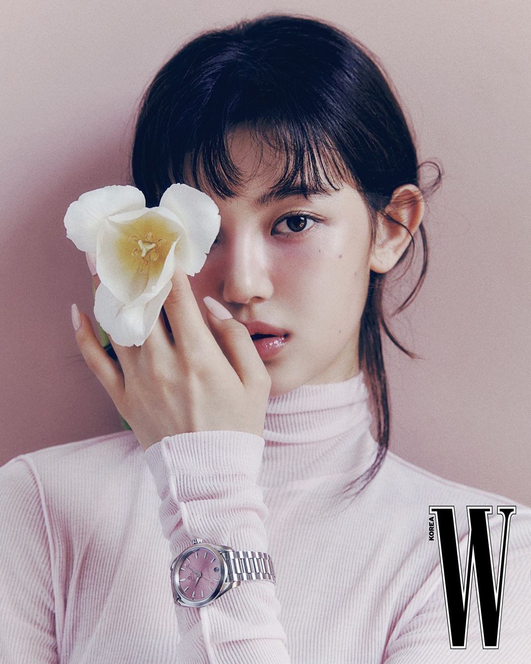 다니엘 화보 속 오메가 워치❤️
아쿠아 테라 쉐이드⌚9가지의 은은한 컬러감으로 포인트🌈 #광고 이미지5