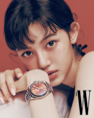 다니엘 화보 속 오메가 워치❤️
아쿠아 테라 쉐이드⌚9가지의 은은한 컬러감으로 포인트🌈 #광고 이미지