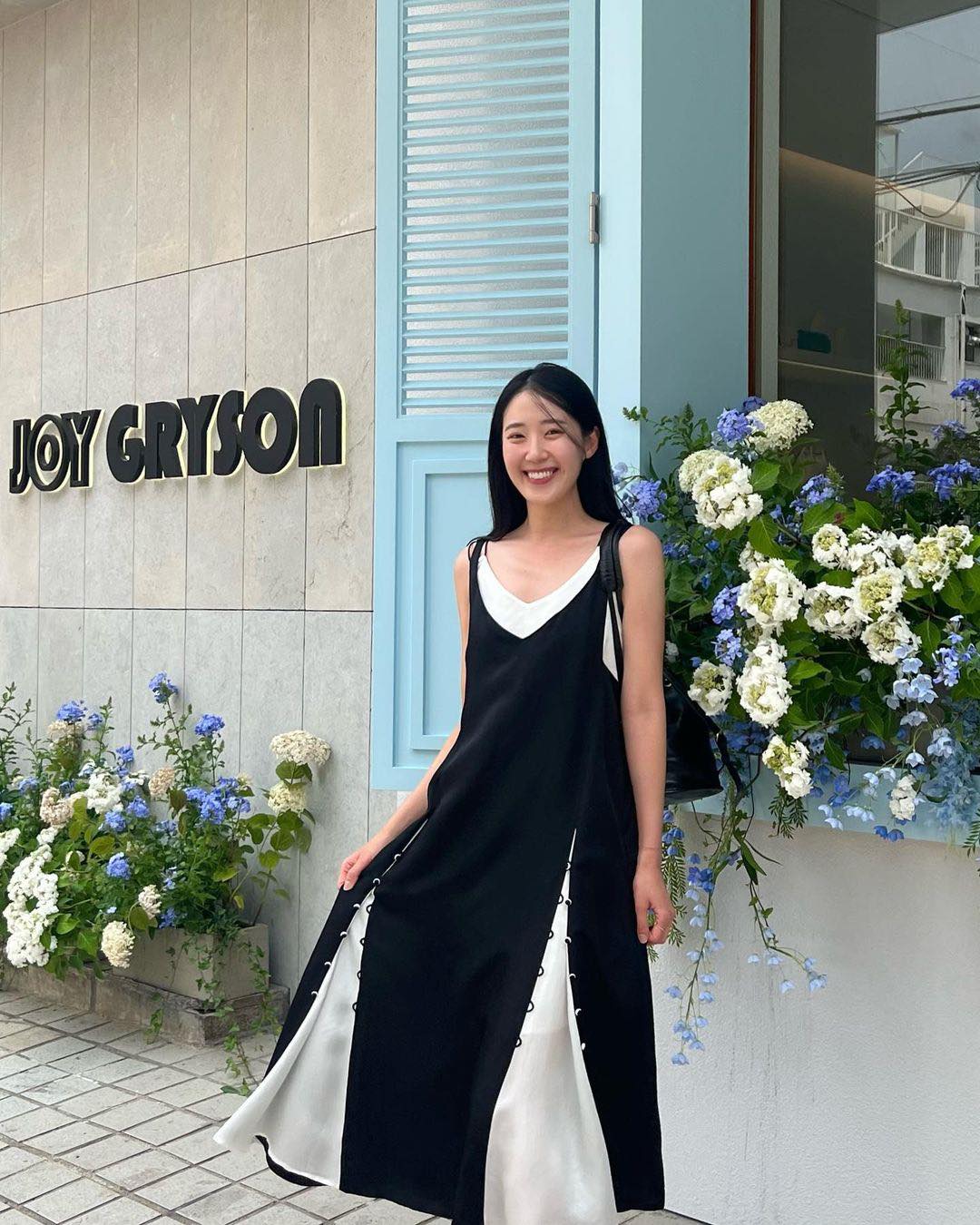 도산에 생긴 프랑스 샤토 리조트🩵
조이그라이슨 도산🪻🏡이번 주말 청량 포토존 @가야해 #광고

- 위치: 조이그라이슨 도산 컨셉스토어 'Joy de Vivre'
- 주소: 조이그라이슨 도산 - 서울시 강남구 언주로 168길 20 (신사동 645-10)
- 시간: 오전 11시 - 오후 8시 (약 2달, 여름시즌 한정 운영) 이미지