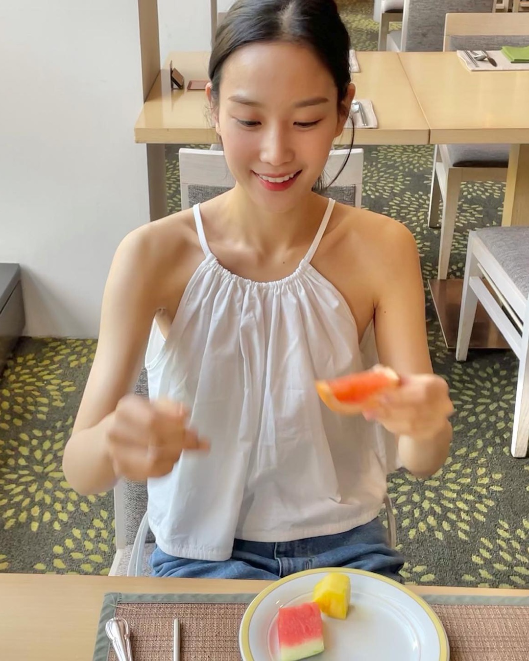 여름의 장희령☀️민소매 참고💕​ 이미지