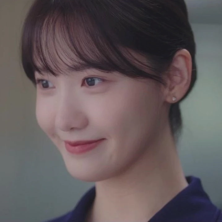 킹더랜드 윤아 러블리 메컵💛🩷
에스티 로더 퓨어 컬러 립스틱 420 레벨리어스로즈💄 #광고 이미지1