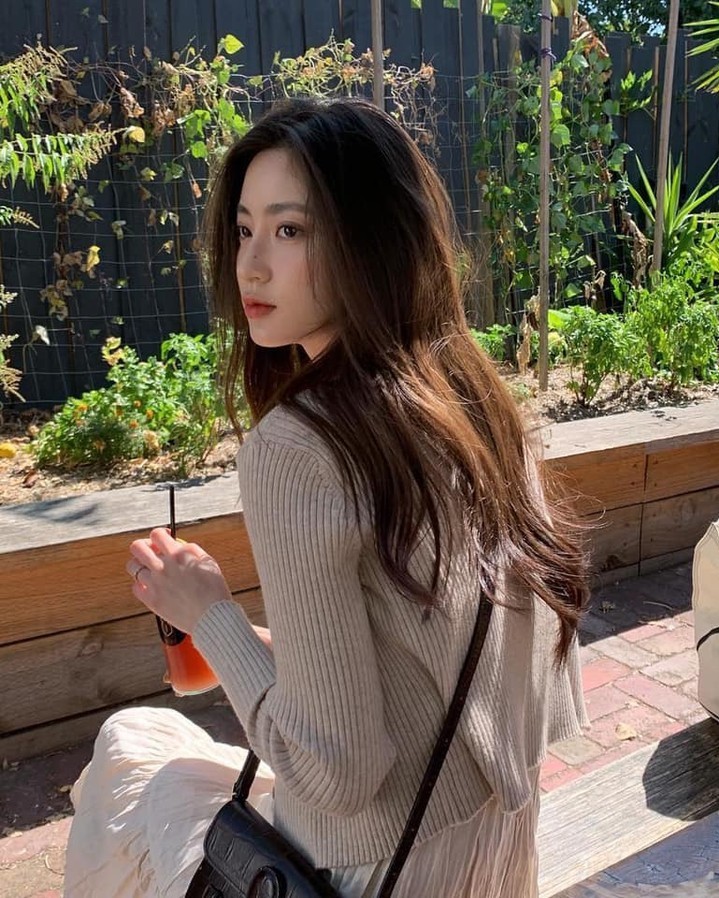수수한 패션에 완벽 미모🧡성지영​ 이미지