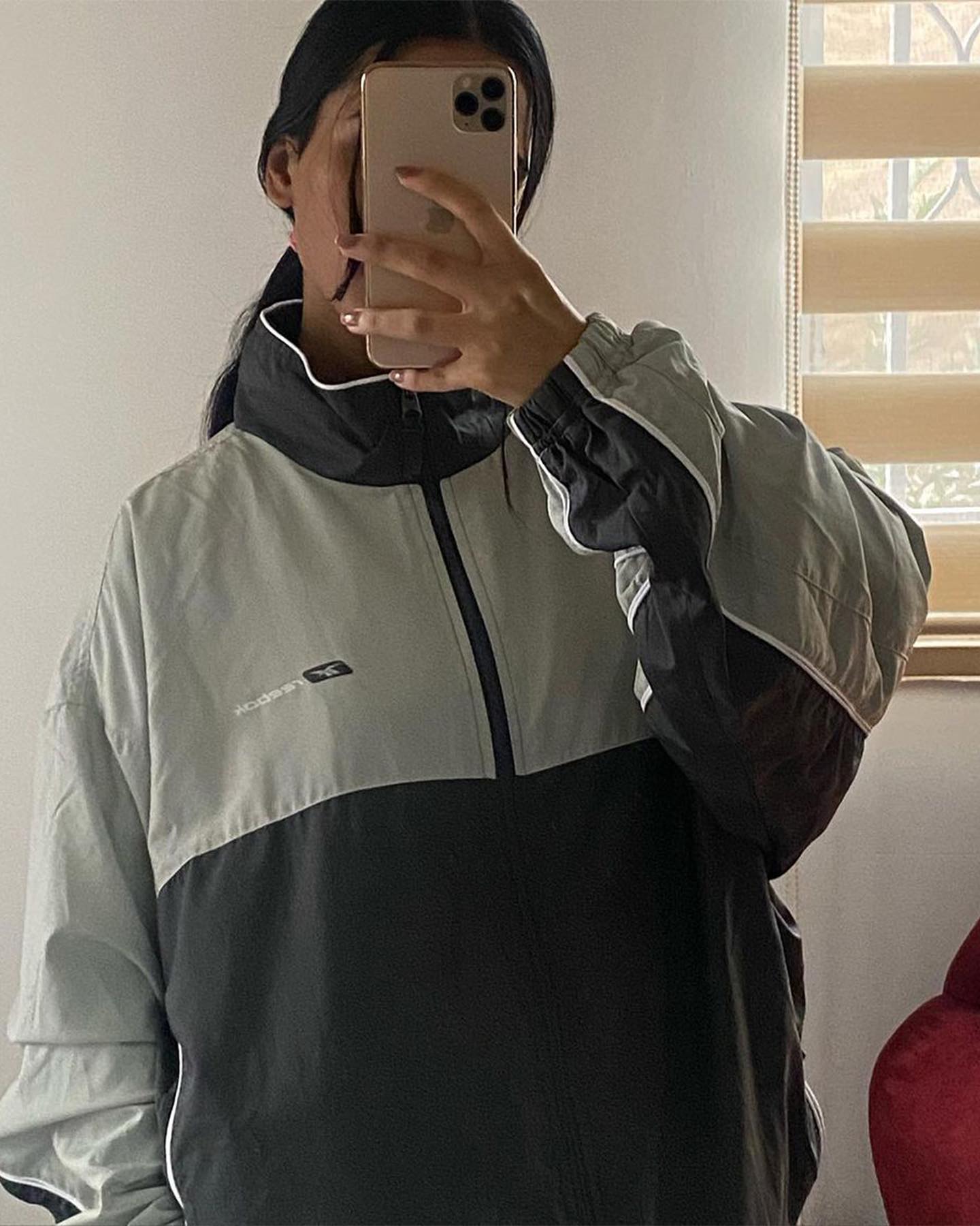 요즘 레트로 클래식템🇬🇧💙@리복
빈티지 바람막이 & 프리미어 로드 조합😎👟아리아나그란데와 아리하라 미유키 착용✨ 이미지5