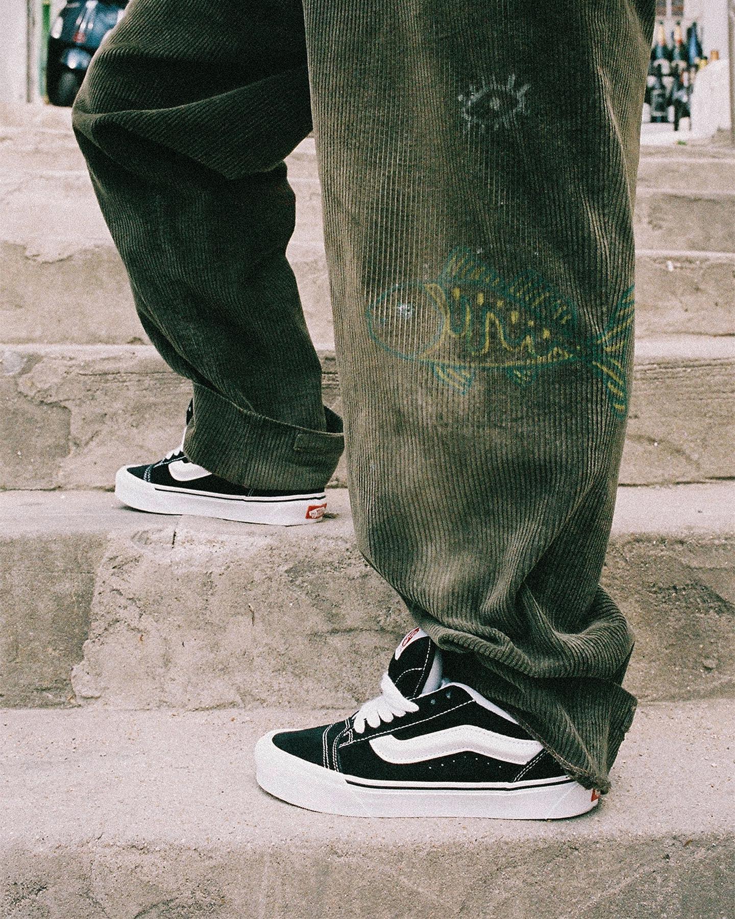 신상 데일리템👟🖤반스 뉴스쿨
반스 아이코닉 실루엣에 레트로 한스푼🥄🏁@귀여워 #광고 이미지