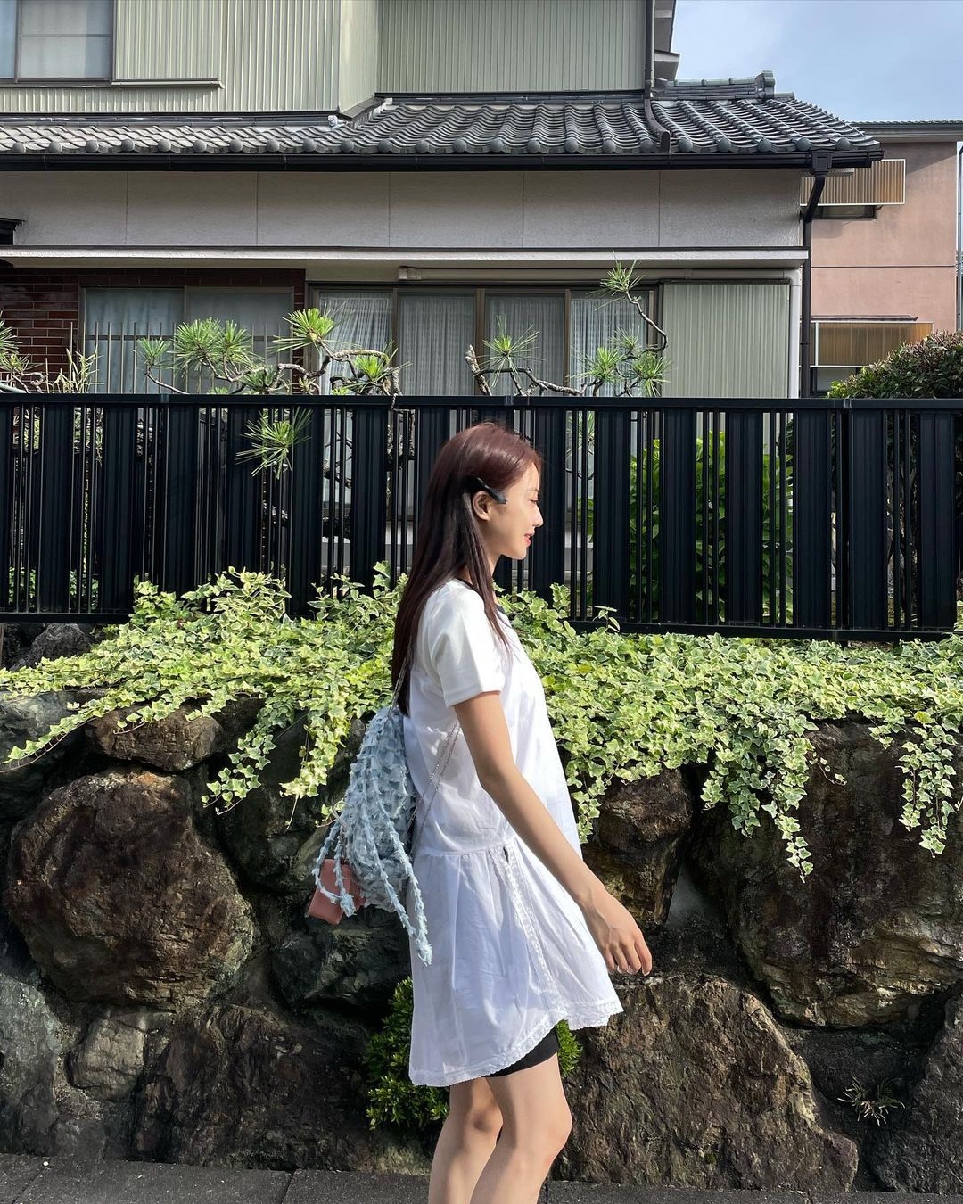 센스있게 흰반팔 레이어드🤍🩶 이미지