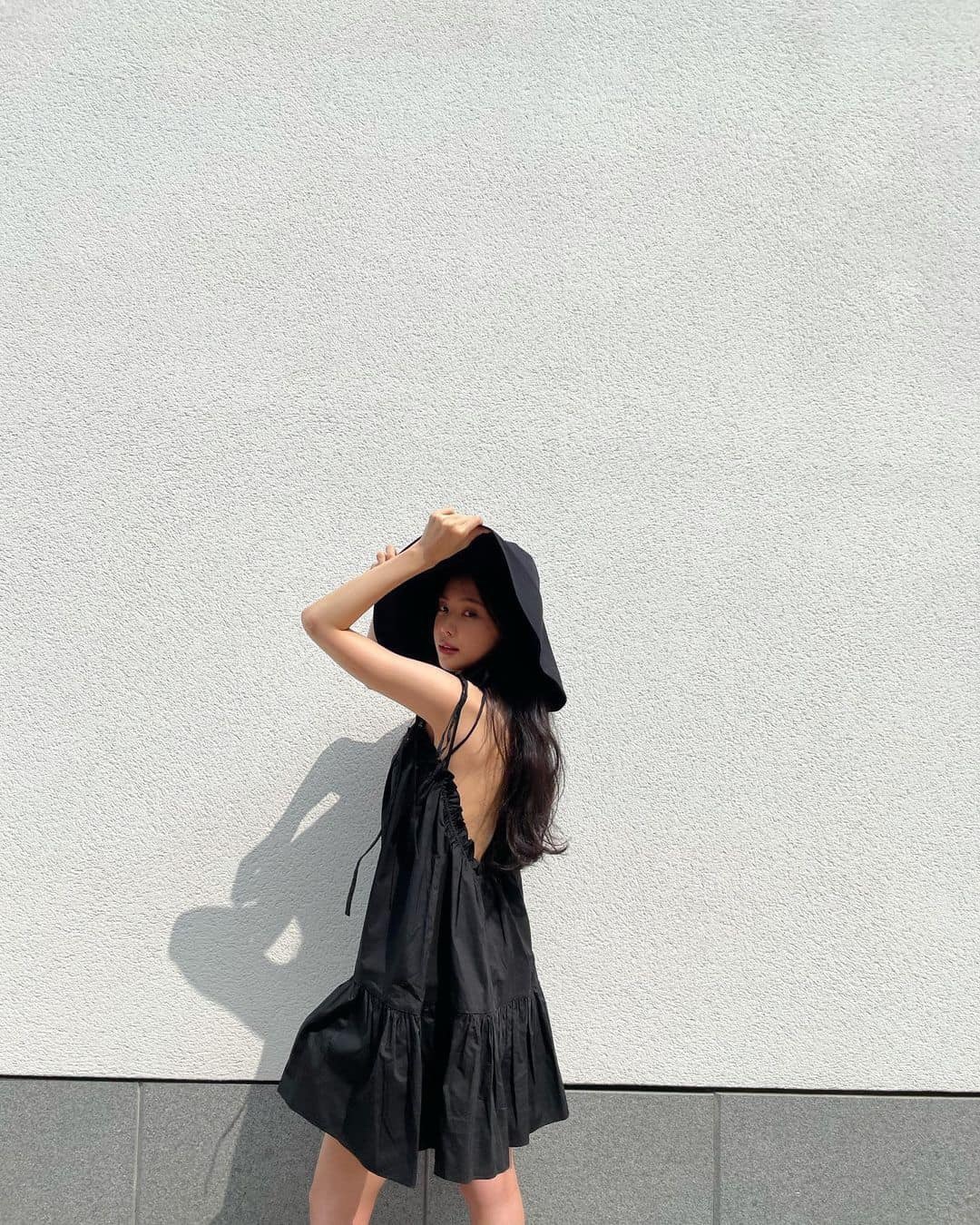 휴가 땐 언니들처럼 등자랑🔥🖤​ 이미지