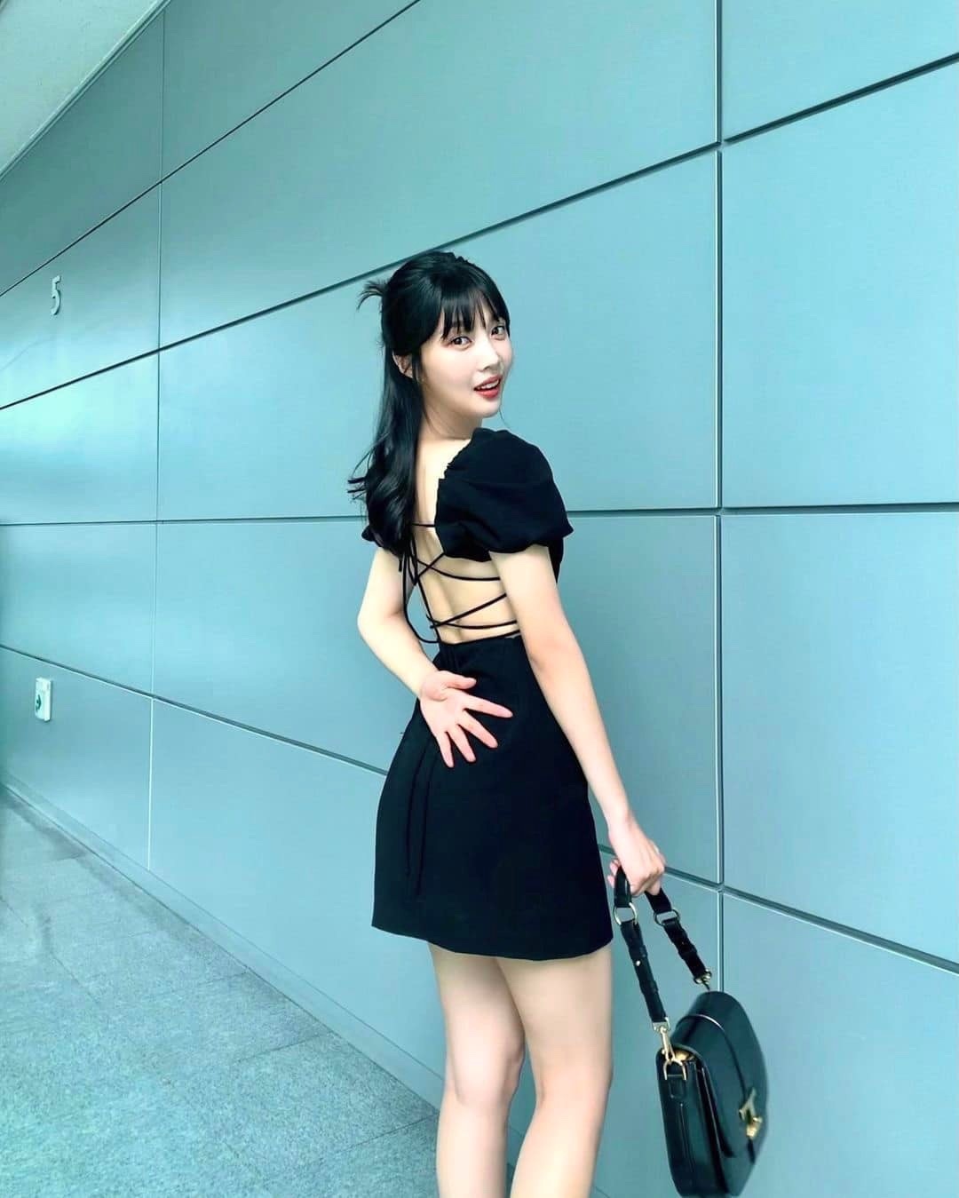 휴가 땐 언니들처럼 등자랑🔥🖤 이미지