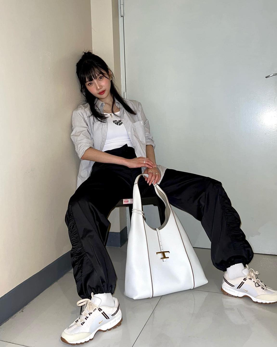 스니커즈로 여친룩 무드👟💛 이미지