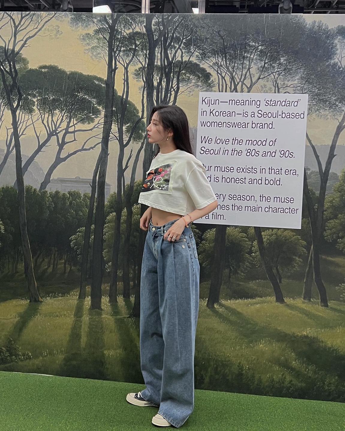 스니커즈로 여친룩 무드👟💛 이미지