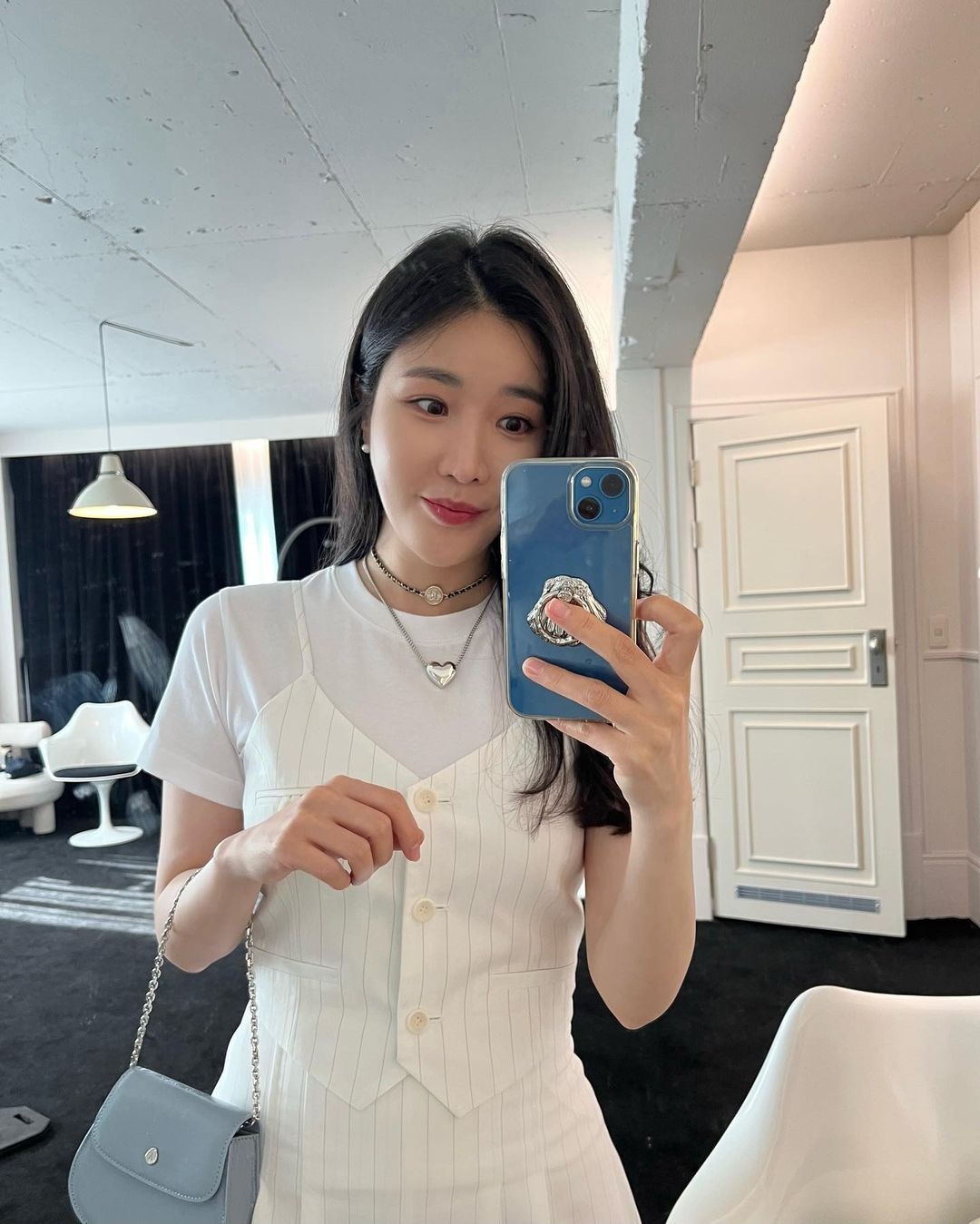 센스있게 흰반팔 레이어드🤍🩶 이미지