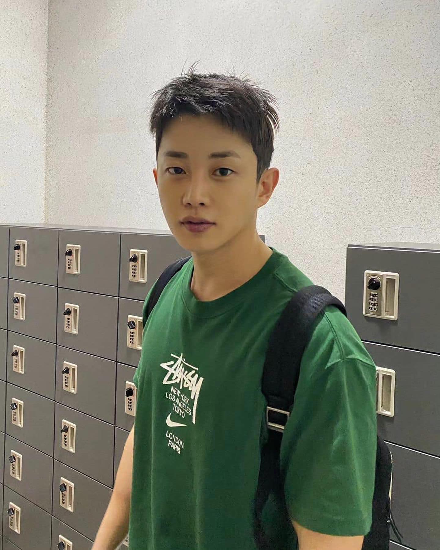 남친 로고티 고르느라 보는 중😏 이미지