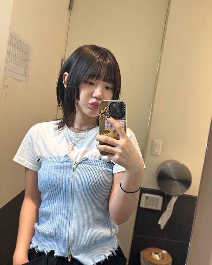 센스있게 흰반팔 레이어드🤍🩶 이미지"