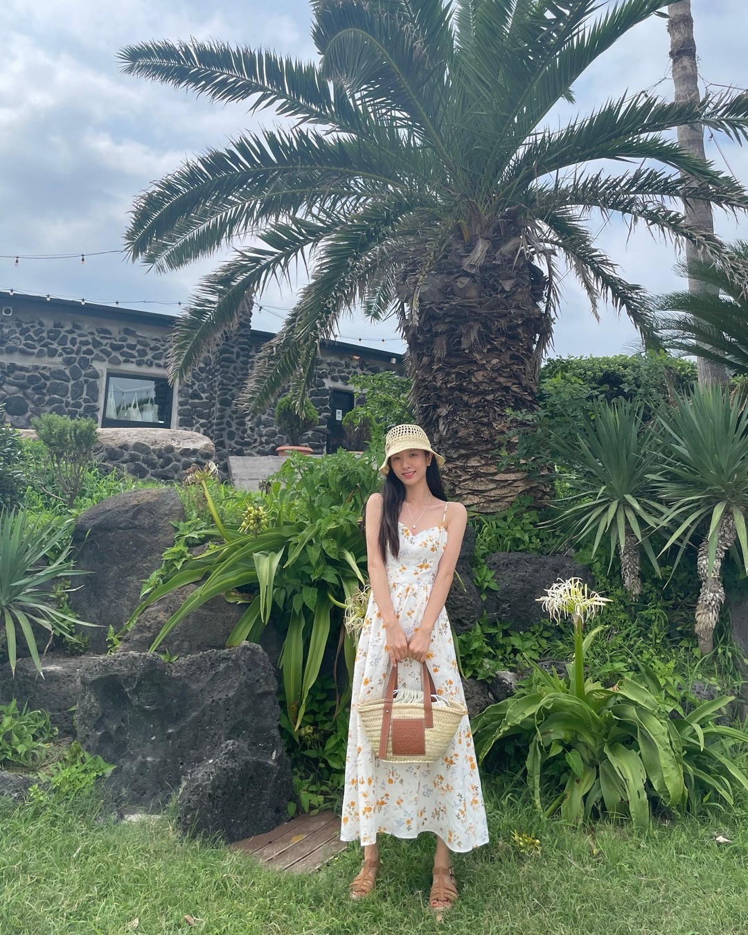 언니들의 여름 꽃무늬 룩💐💛​ 이미지