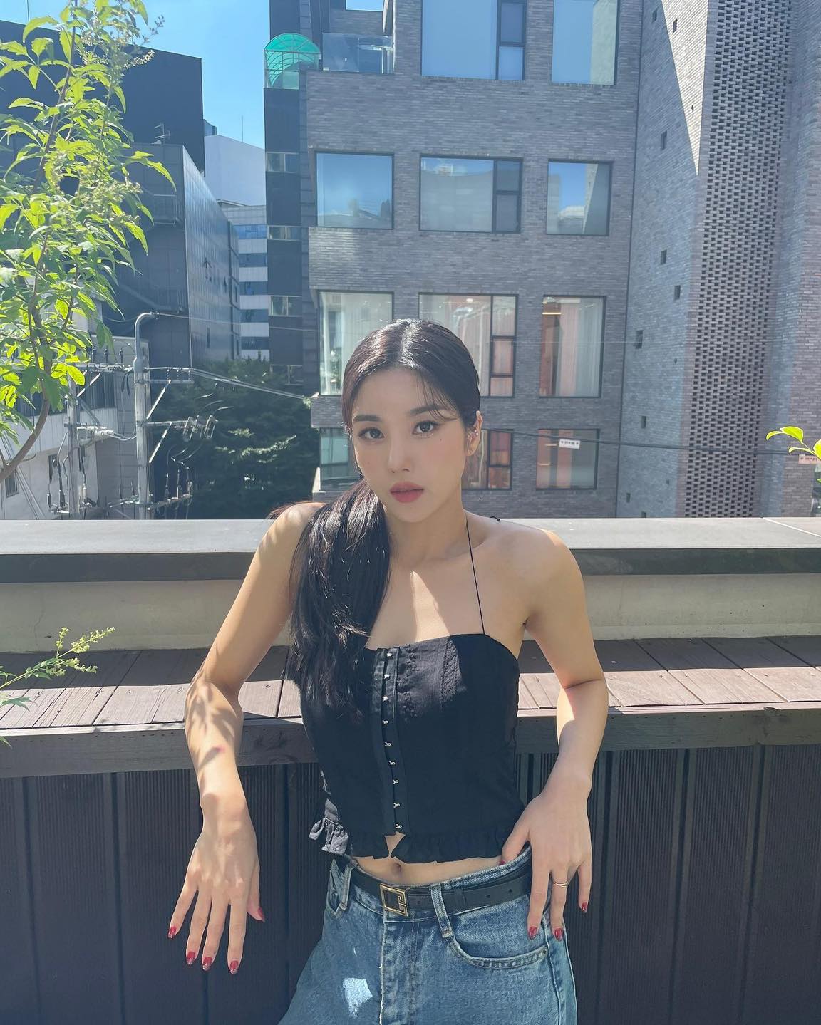 코디 추천: 검정민소매+데님🖤💙​ 이미지