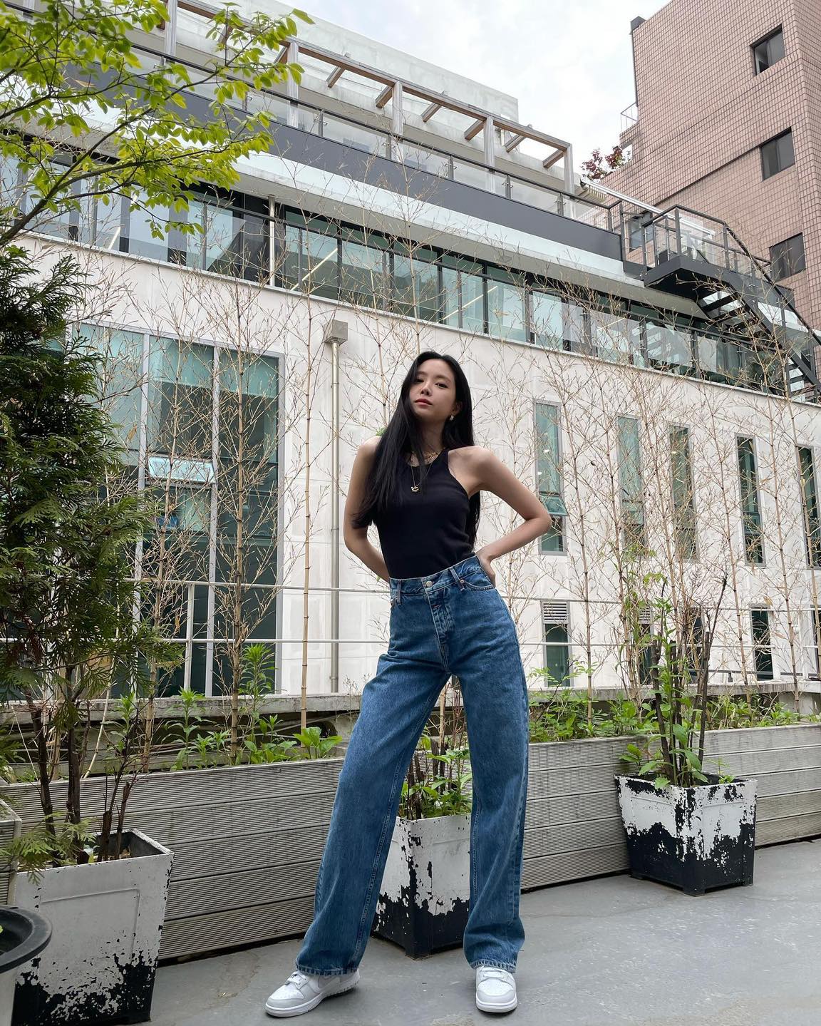코디 추천: 검정민소매+데님🖤💙​ 이미지