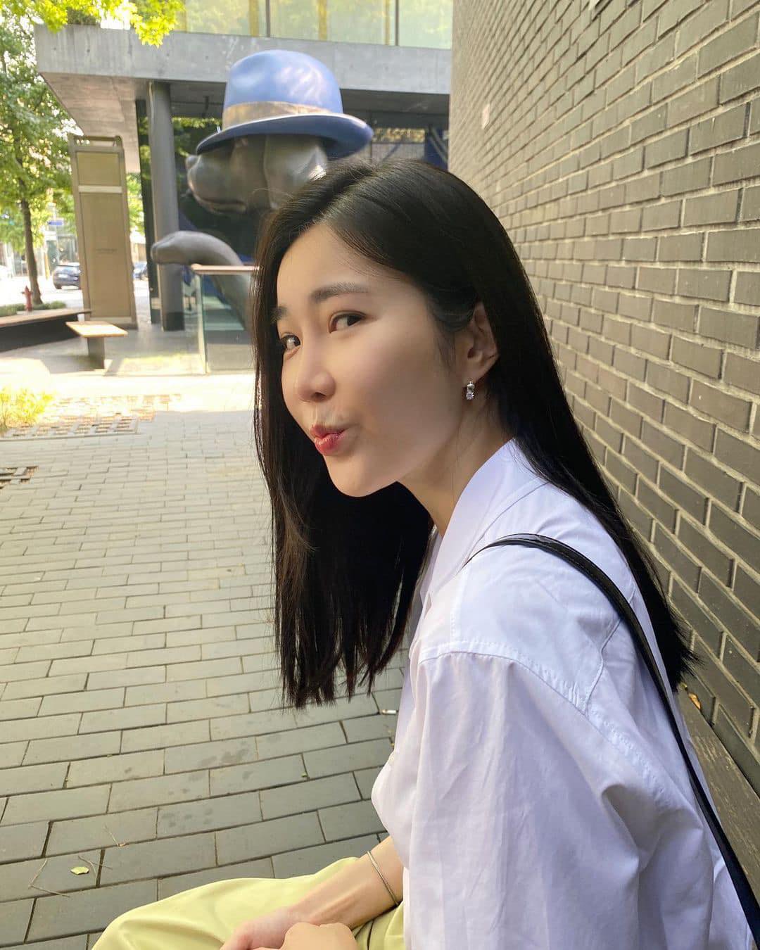 산뜻한 화이트 반팔셔츠 입기🤍👔​ 이미지9