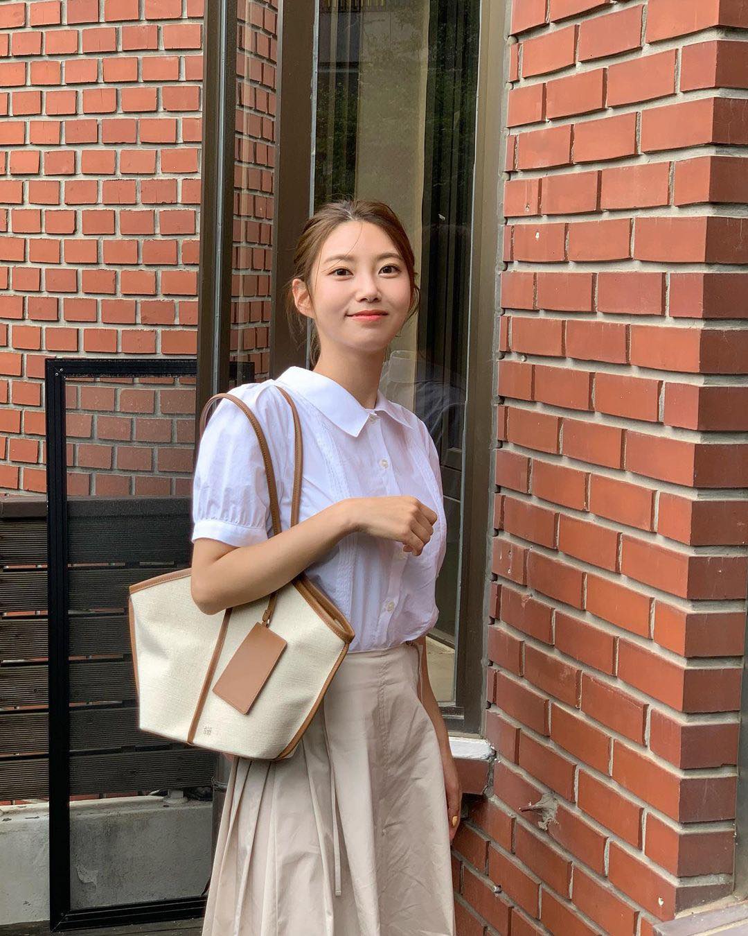 산뜻한 화이트 반팔셔츠 입기🤍👔​ 이미지