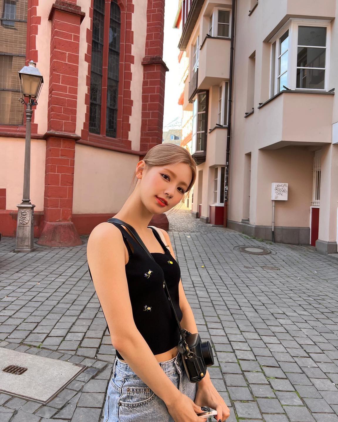 코디 추천: 검정민소매+데님🖤💙​ 이미지