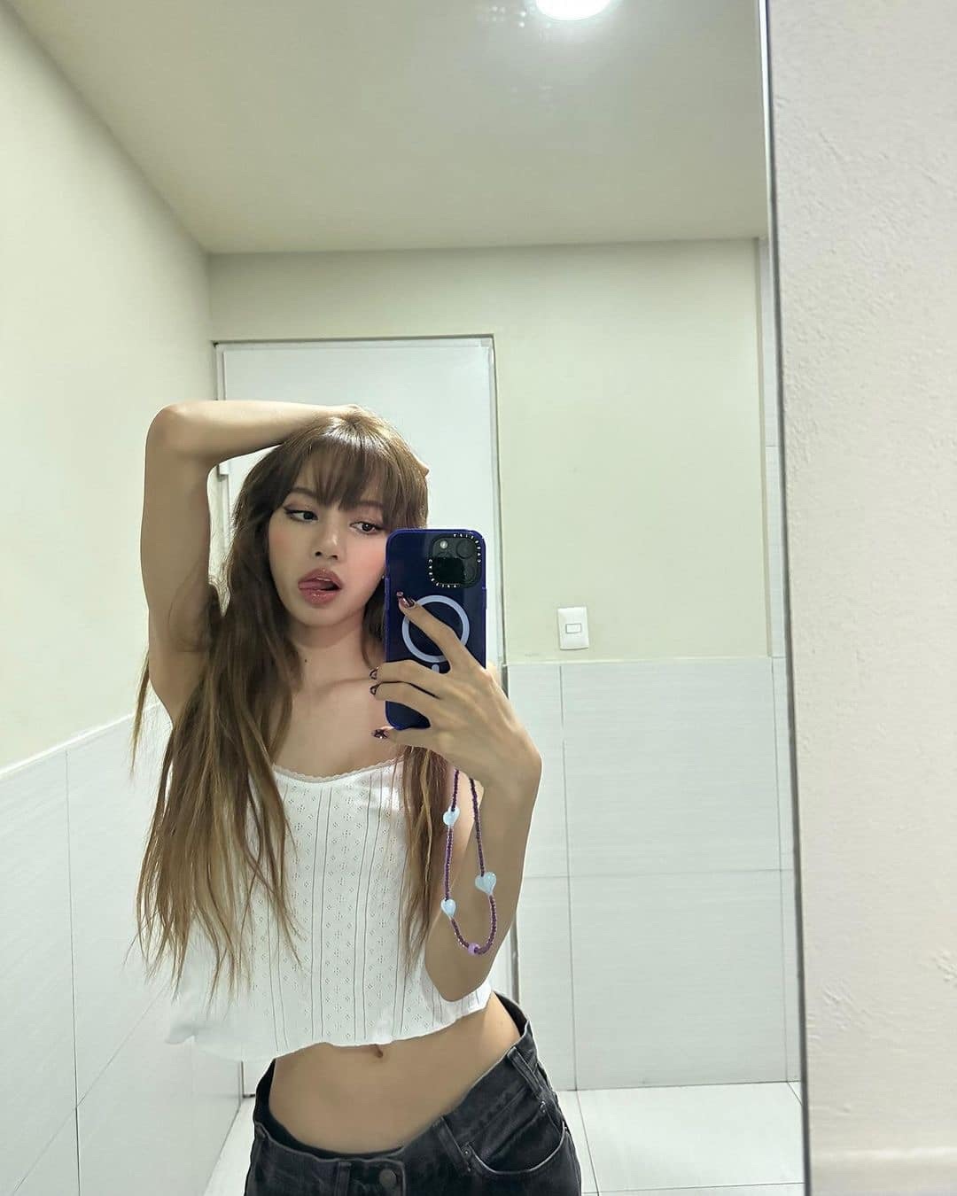 거울셀카 속 케이스티파이🤳📸​ 이미지