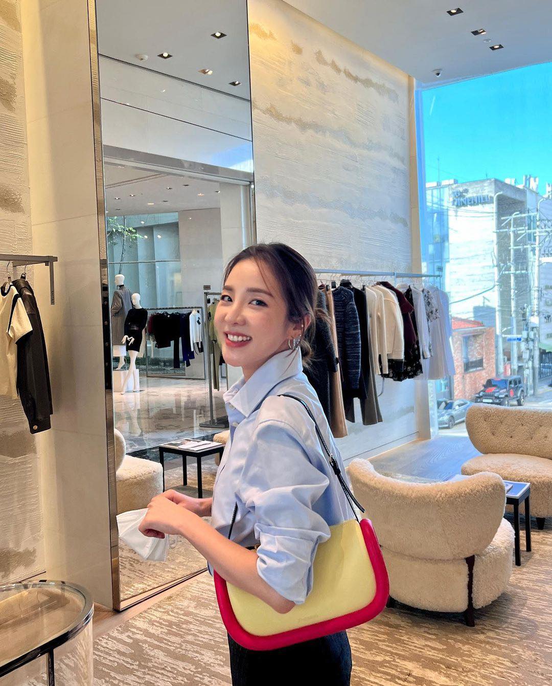 다라언니의 독보적인 일상룩💛🩵​ 이미지