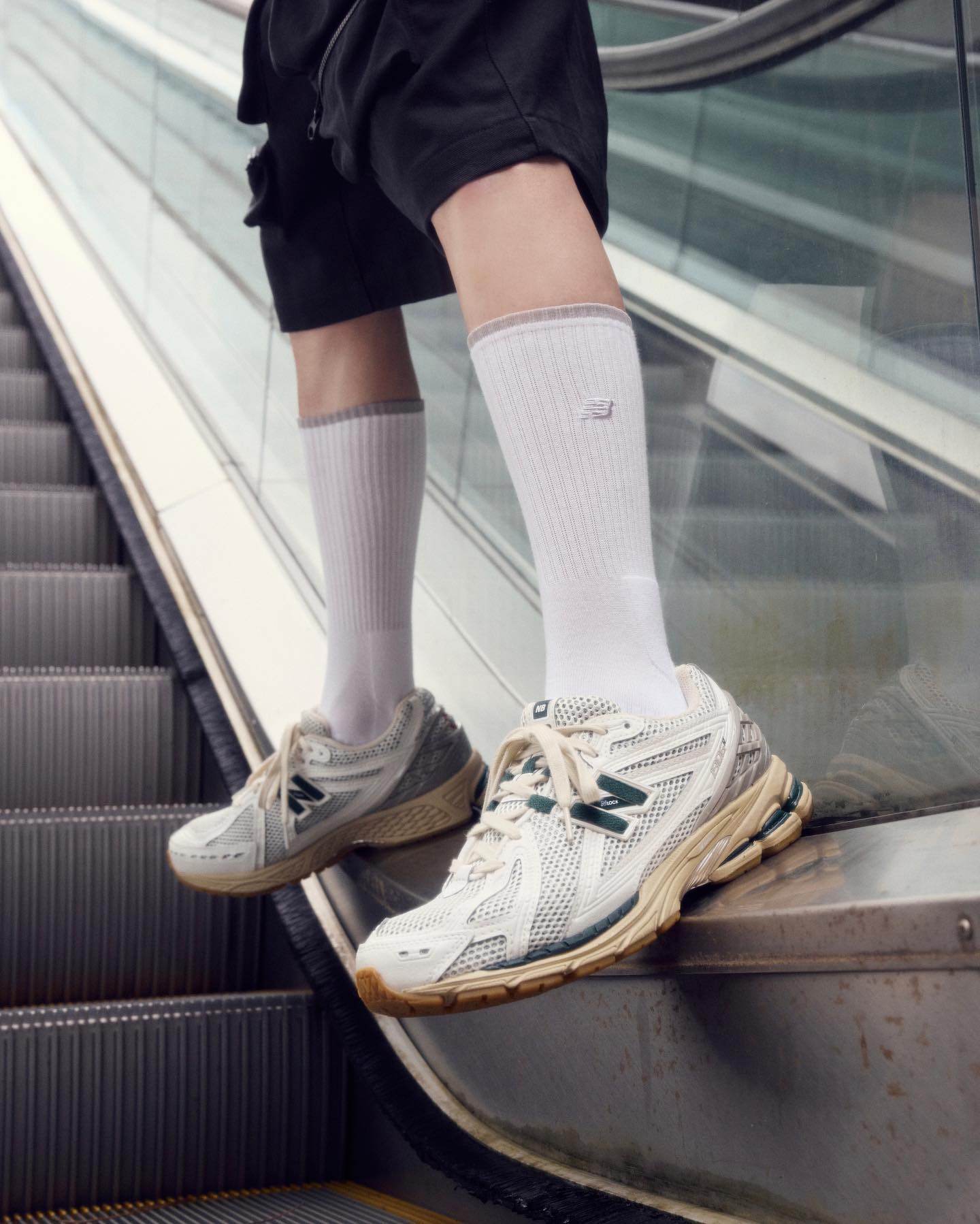 재출시된 뉴발란스 1906R🏃🏻‍♀️🩶
2000년 레트로 러닝 슈즈 빈티지 복각 + 현대 무드🇺🇸👟 #광고 이미지2