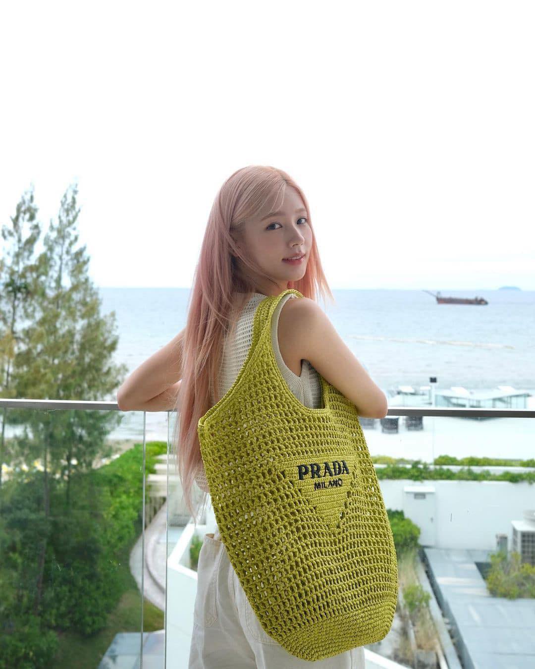 여름에는 프라다 그물백🕸️🩷 이미지4