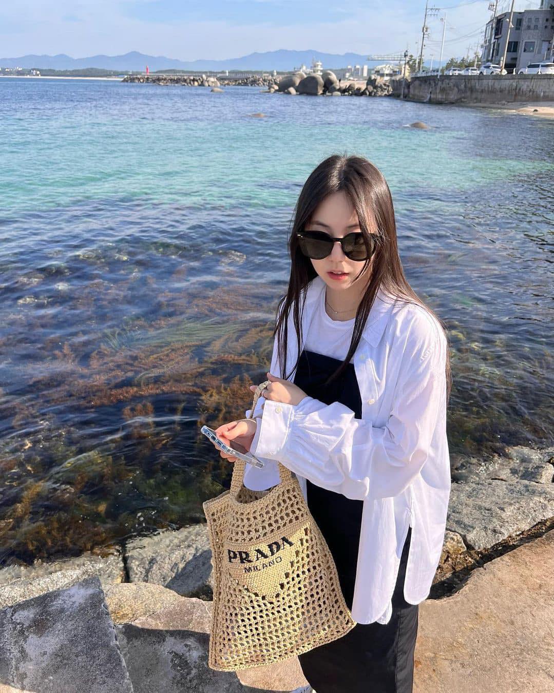 여름에는 프라다 그물백🕸️🩷 이미지3
