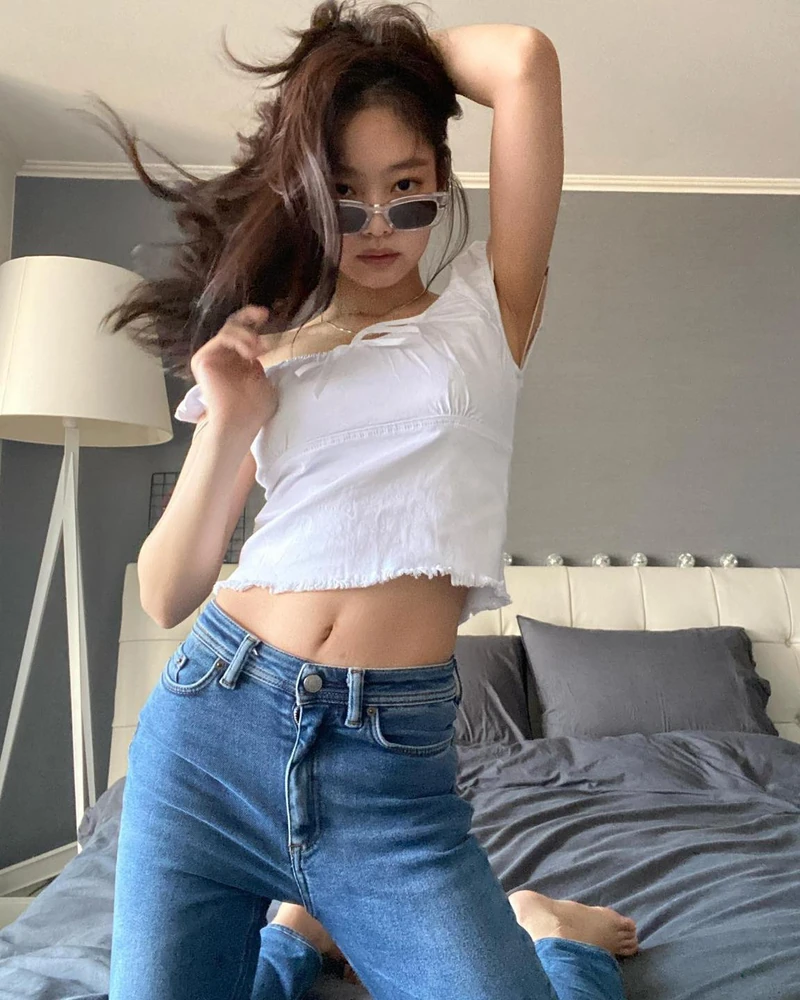 제니의 크롭 반팔 모음🗂️🖤 이미지2
