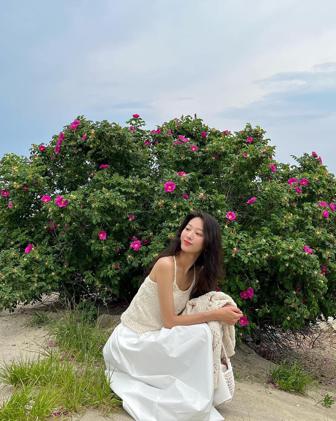 흰 니트나시로 여름 감성 챙기기☁️ 이미지