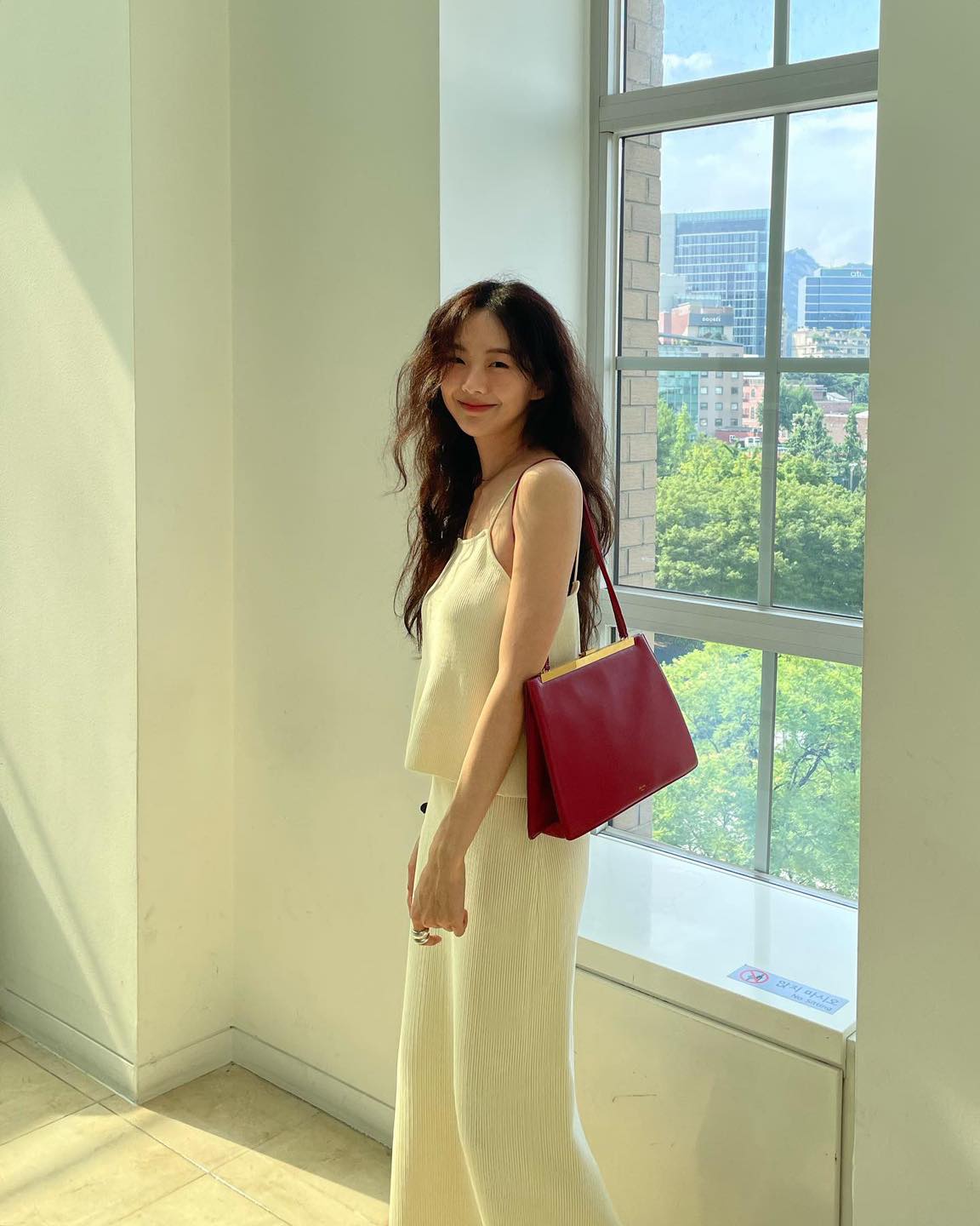 흰 니트나시로 여름 감성 챙기기☁️ 이미지