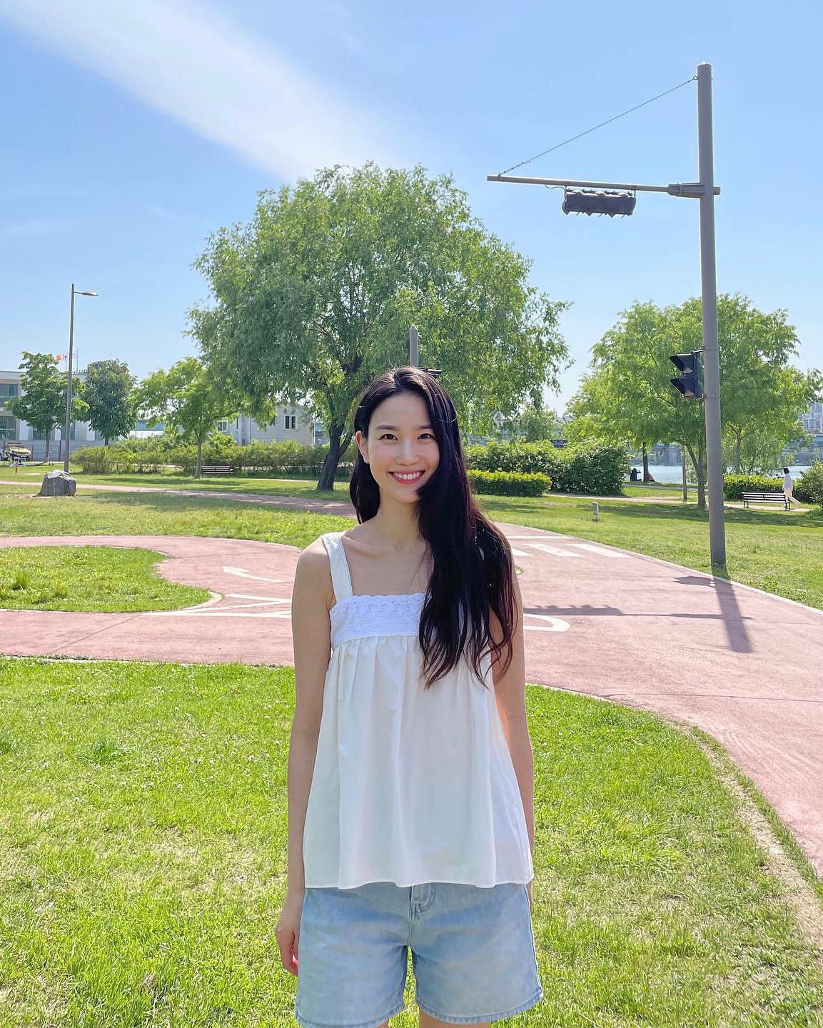 여름 기본템은 역시 청반바지💙🖤 이미지2