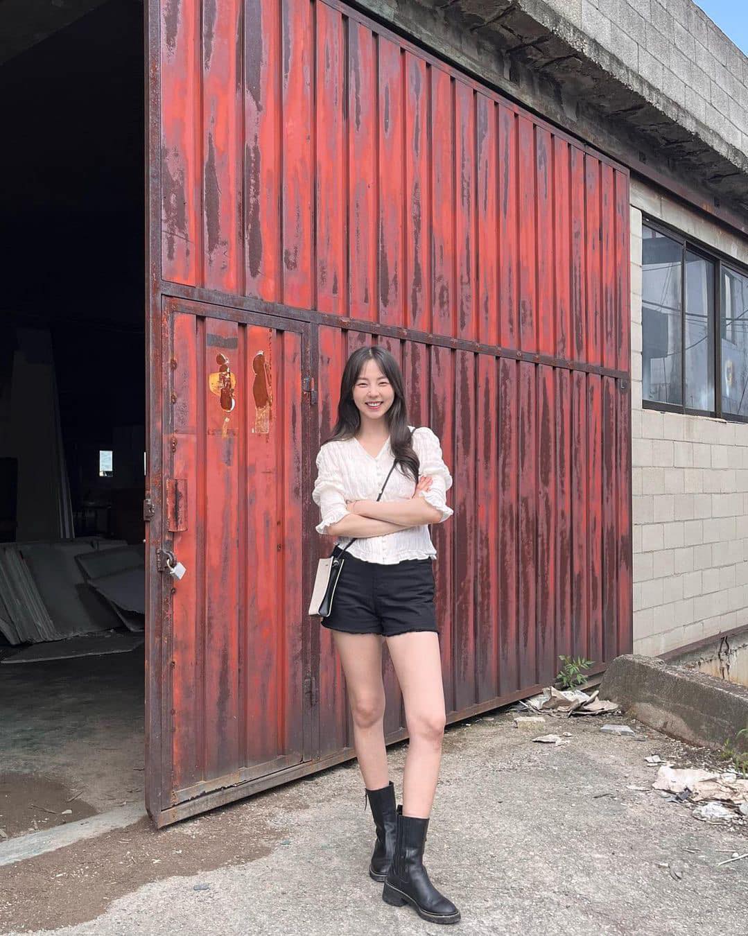 화이트+블랙으로 심플하게🤍🖤 이미지