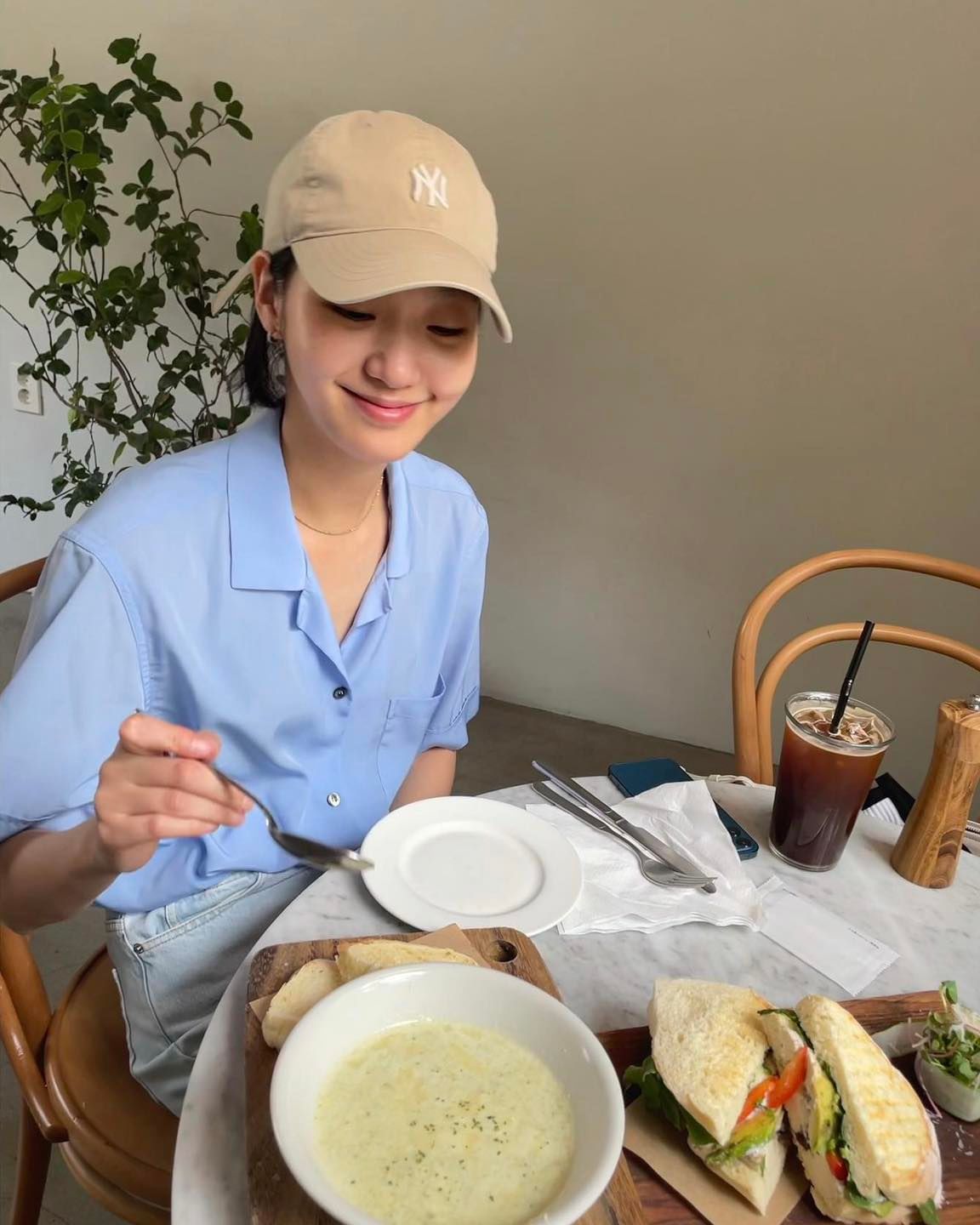 고은언니처럼 깔끔한 볼캡룩🧢🤍 이미지