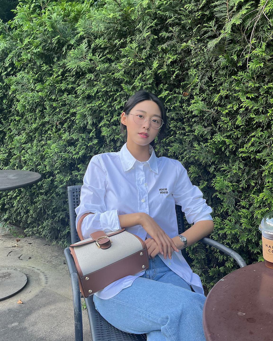 무심한 포인트🤓얇은 안경테 해🤍 이미지