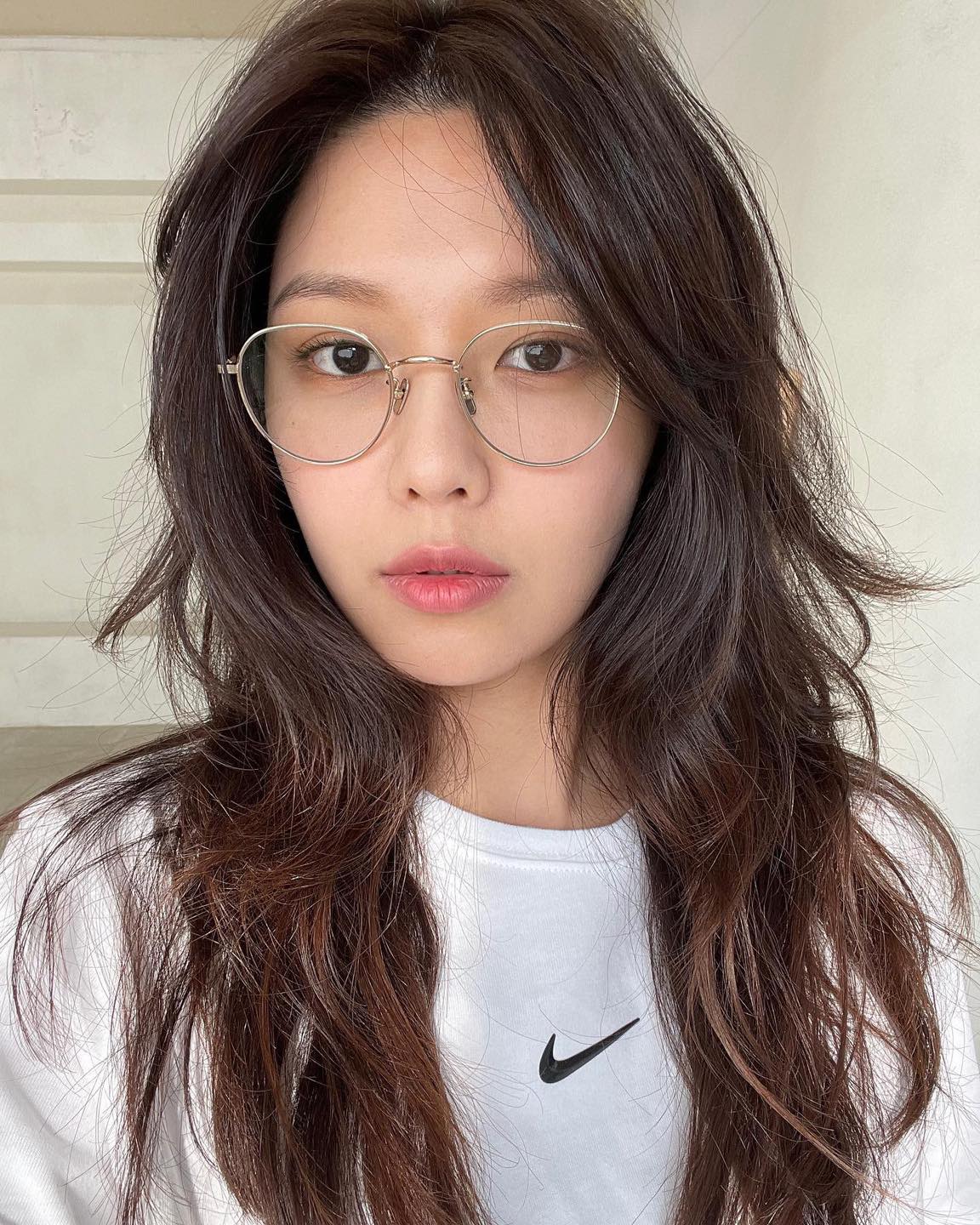 무심한 포인트🤓얇은 안경테 해🤍 이미지