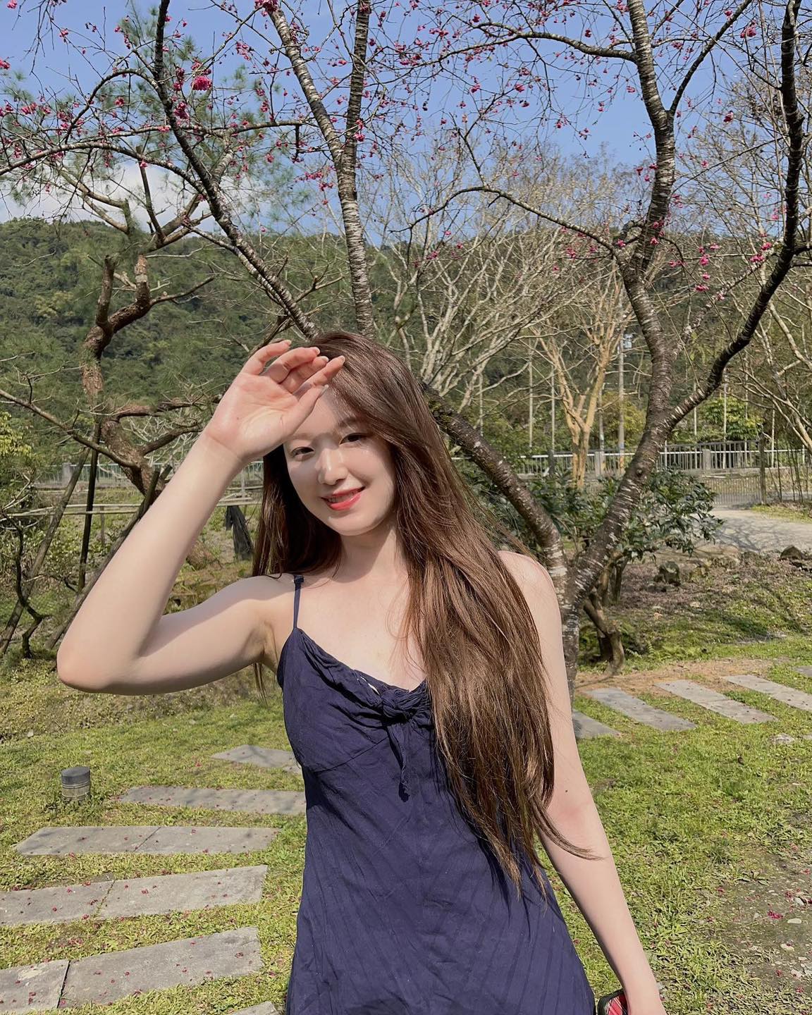 더울 때 찾게 되는 끈원피스🖤 이미지