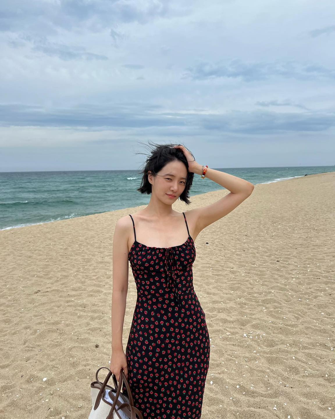 더울 때 찾게 되는 끈원피스🖤 이미지