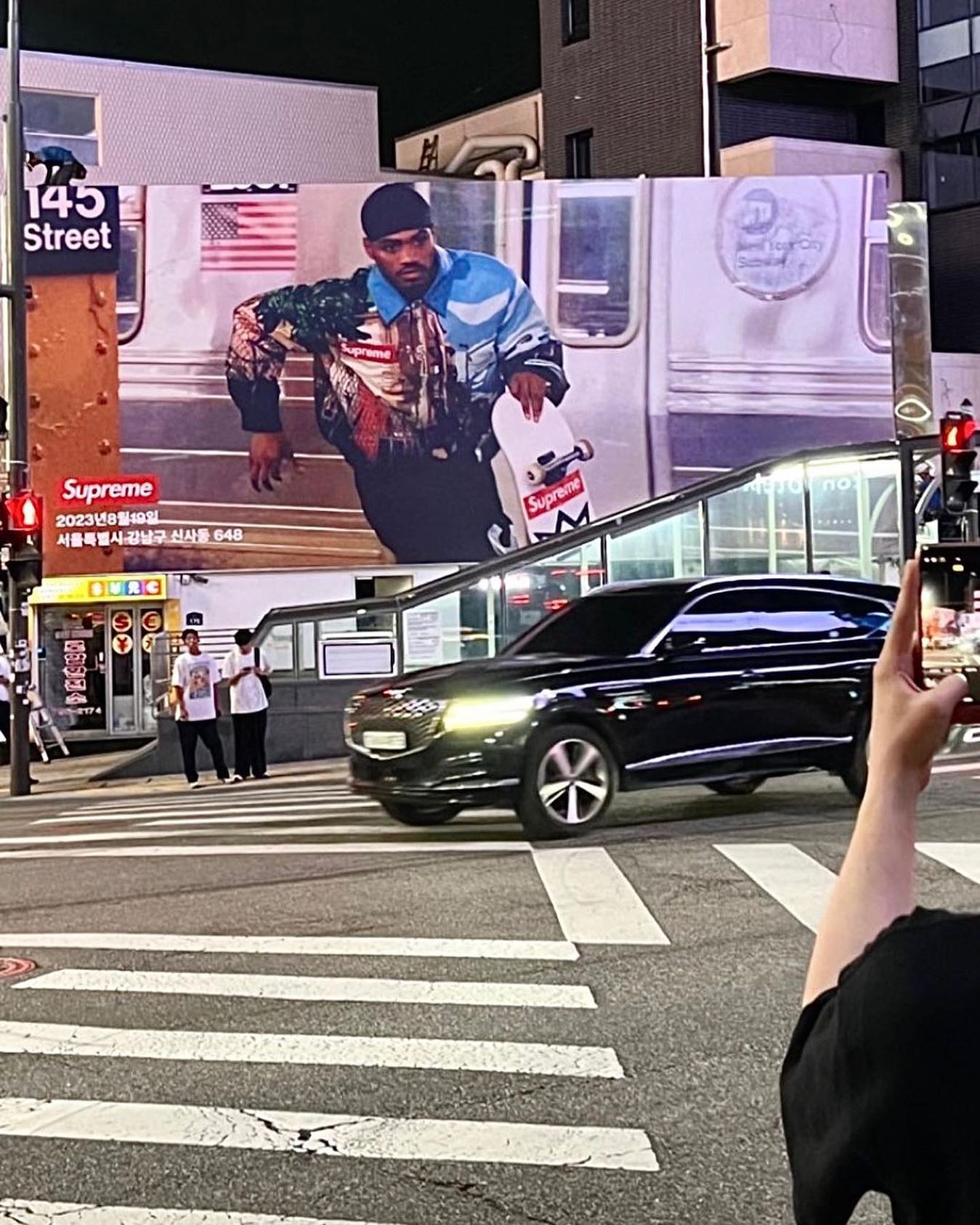 슈프림 서울 오픈🇰🇷🗽이태원 광고 
2023년 8월 19일 서울특별시 강남구 신사동 648🚩@모여랏 이미지