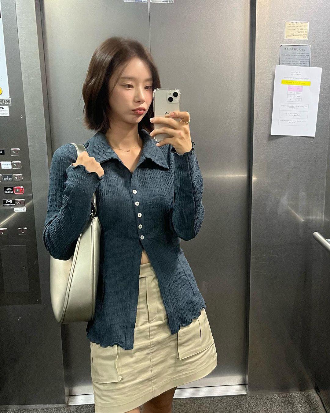 여름 포인트로 실버백🩶🤍 이미지