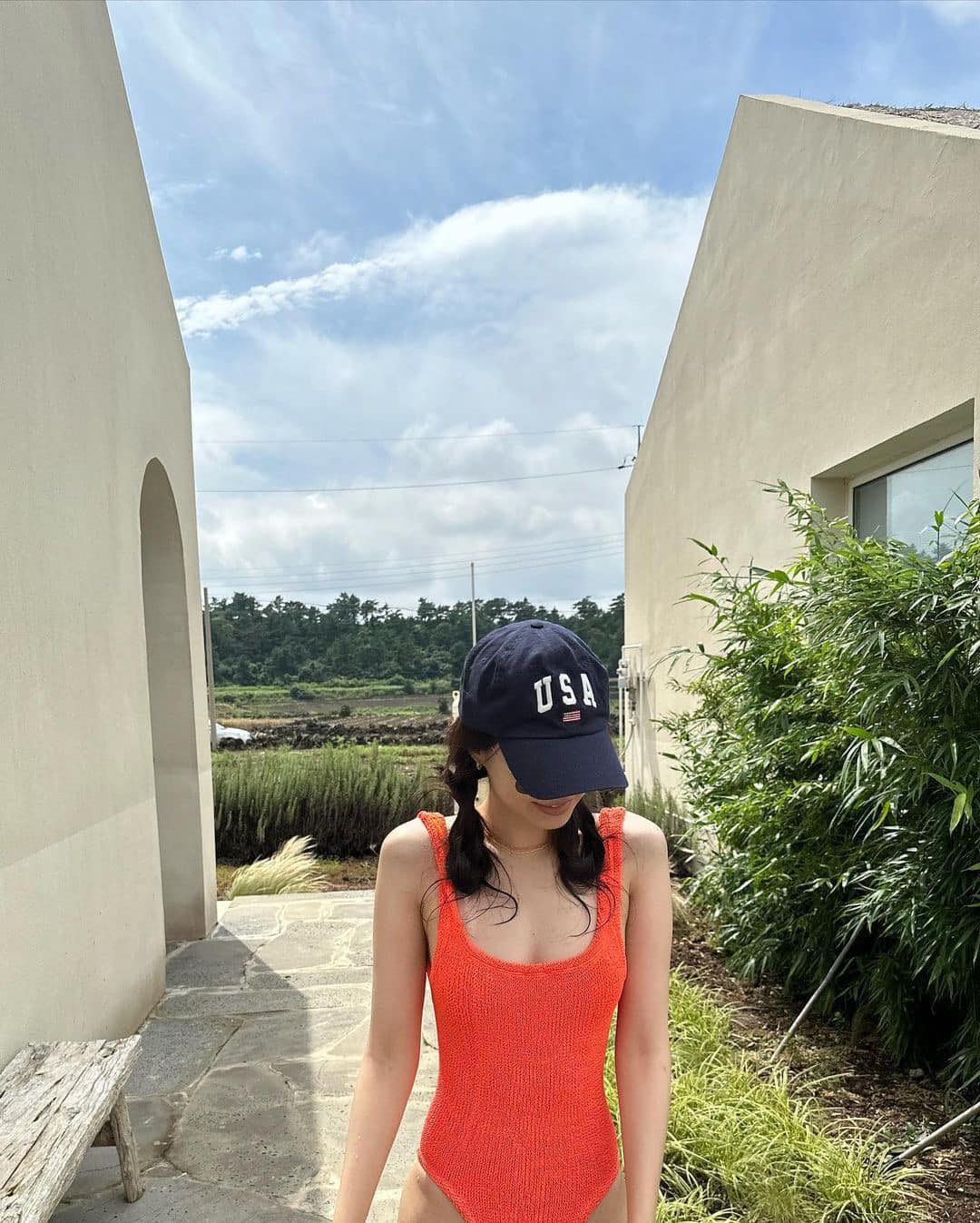 물놀이엔 볼캡 필수야🌊🧢🤍 이미지