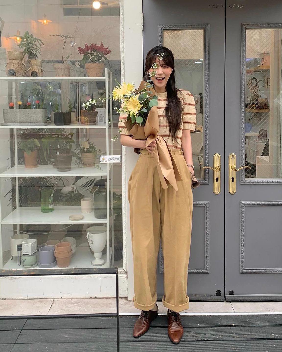 베이지 팬츠는 이렇게 코디🥠🤎 이미지