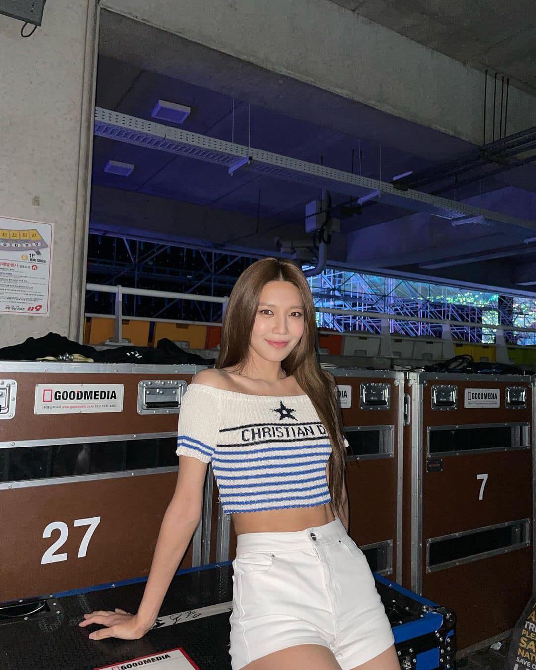 여름 필수템 스트라이프탑⚓️🖤 이미지