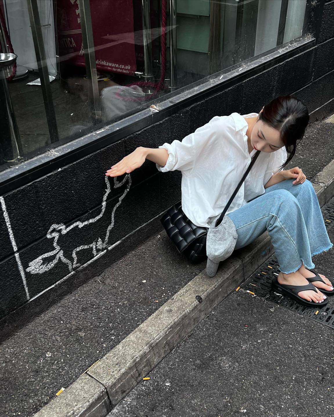 흰셔츠+데님 입기 딱 좋은 날씨🤍 이미지"
